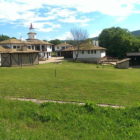 Ethnocomplex Krivini Exterior foto